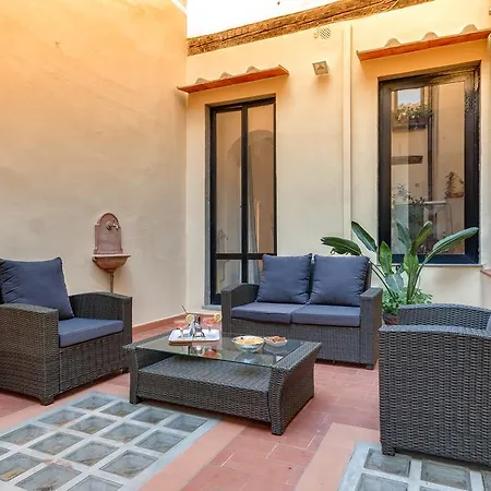 Macci Courtyard Apartment *