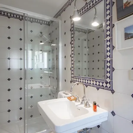 - Teatina Apartment Florence
