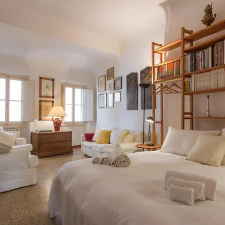 - Teatina Apartment Florence