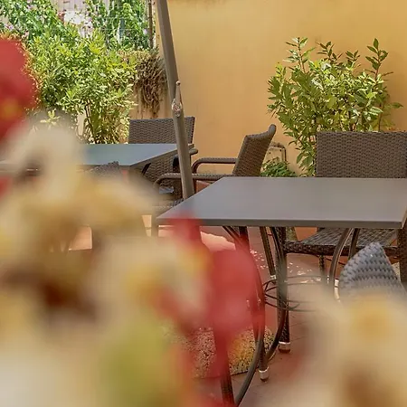 فندق مونيكا 2*