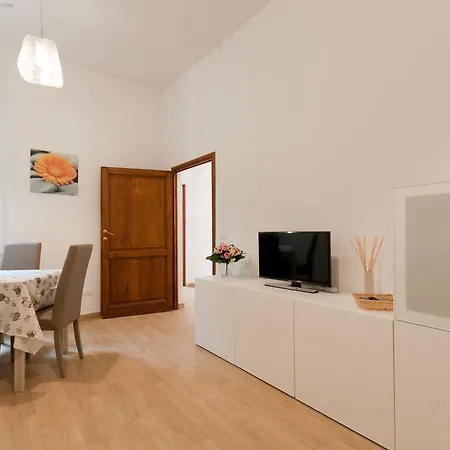 Stadium Garden Apartment *