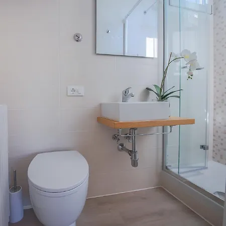 - Unita Balcony Apartment
