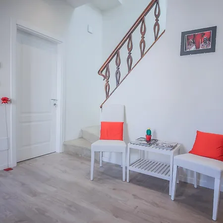 - Unita Balcony Apartment