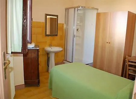Hostel 7 Santi Floransa