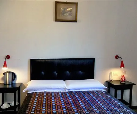 Adelaide House 2* Florence