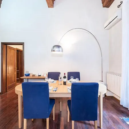 Tornabuoni Apartment *
