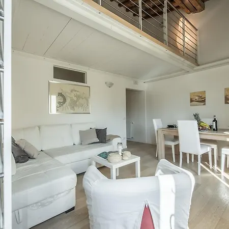 San Frediano Moderno Apartment