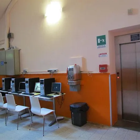 Hostel 7 Santi *