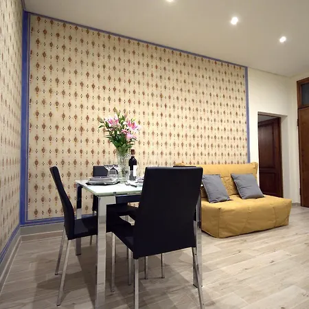 City Centre Apartment *