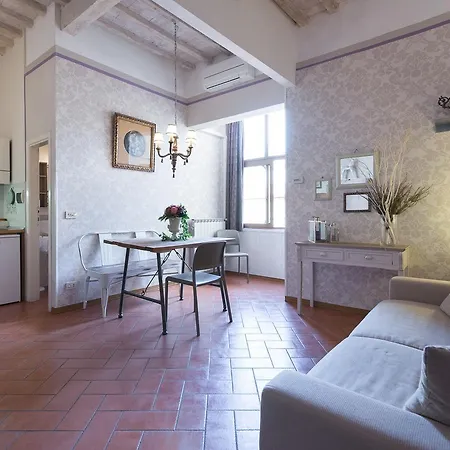 City Centre Apartment *