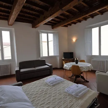 City Centre Apartment *