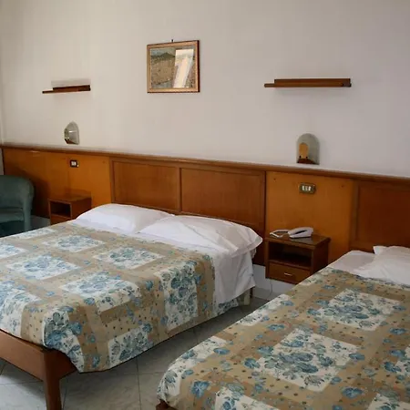 Lorena Hotell 2*