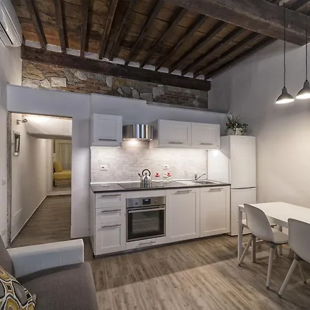 60m² 1 Slaapkamer, 2 Privé Badkamer In Historical Center * Florence