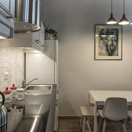 Appartement 60m² 1 Slaapkamer, 2 Privé Badkamer In Historical Center *