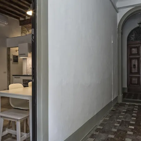 60m² 1 Slaapkamer, 2 Privé Badkamer In Historical Center *