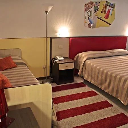 Hotel Magenta 3*
