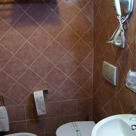Guest house Adelaide House 2*