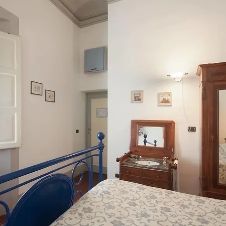 Casa Rovai Bed & Breakfast 3*