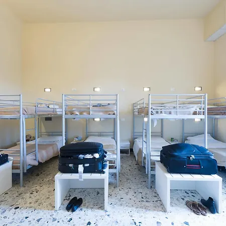 Hostel 7 Santi