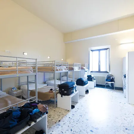 Hostel 7 Santi