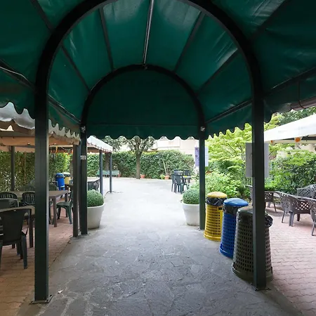 Hostel 7 Santi