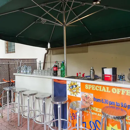 Hostel 7 Santi