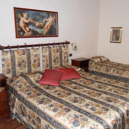 Hotel Piccolo Con Access Ztl !!! Nel Centro Storico Di !!!