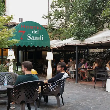 Hostel 7 Santi