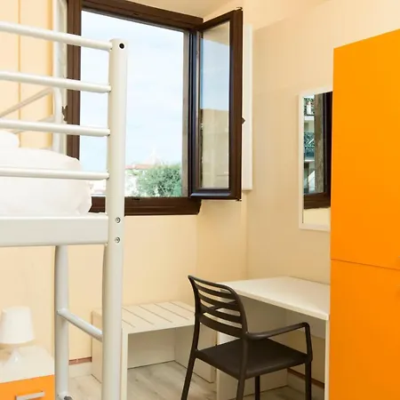 Hostel 7 Santi Floransa
