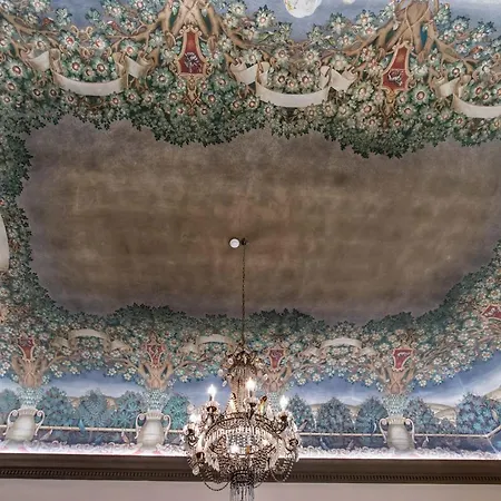 Paris Szálloda