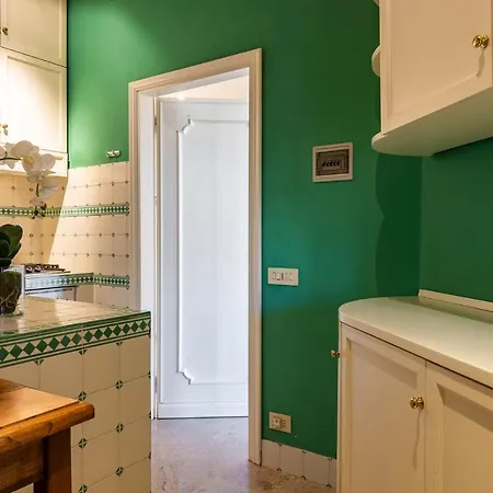 - Elegant Arno View Apartment Florence