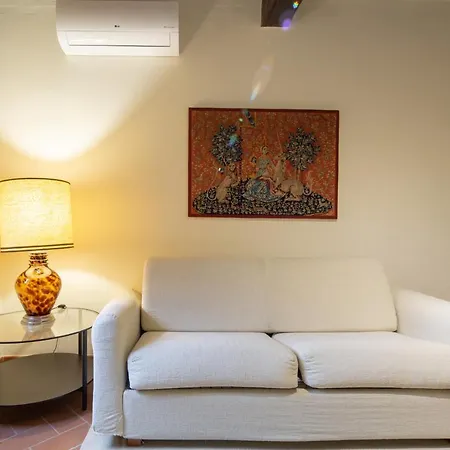 Curtatone Apartment *