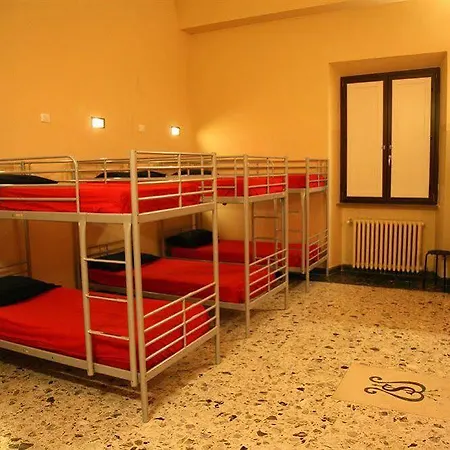 Hostel 7 Santi