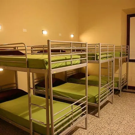 7 Santi Hostel *