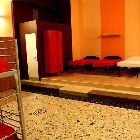 7 Santi Hostel *