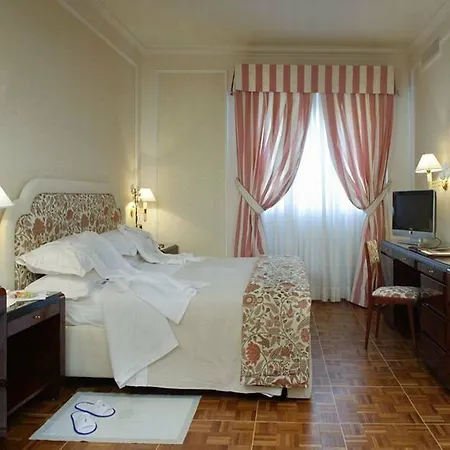 De La Hotel 4*