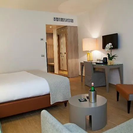 Starhotels Michelangelo מלון 4*