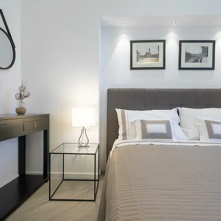 Palace Downtown Apartment