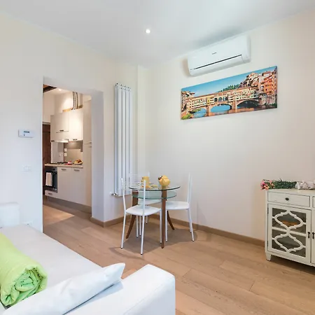 Apartment Roommo Borgo Florence
