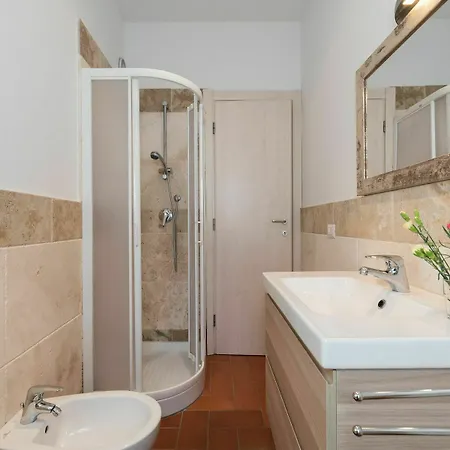 Roommo Borgo Apartment Florence