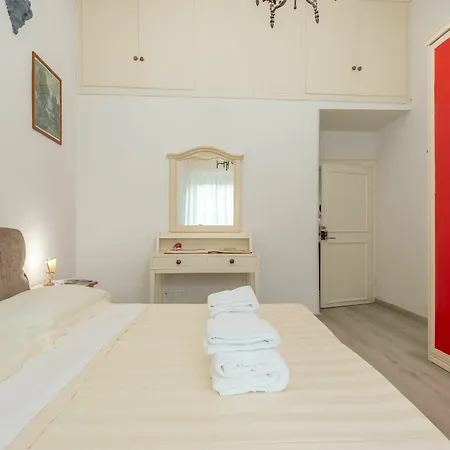 Apartment Santo Spirito 2 Bedrooms Florence