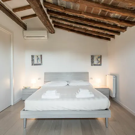 San Frediano Moderno Apartment