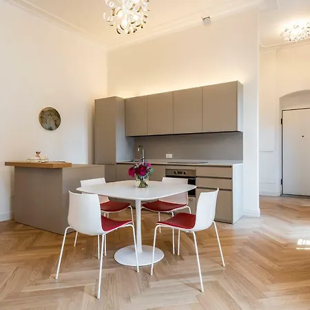 - Brunelleschi Stylish *