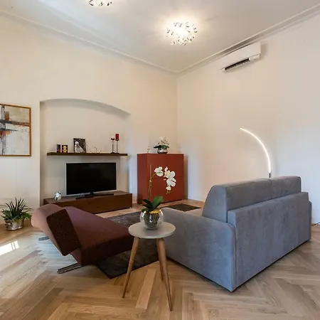 - Brunelleschi Stylish *