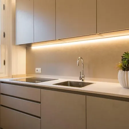- Duomo Contemporary Apartment