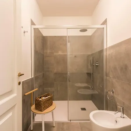 - Duomo Contemporary Apartment *