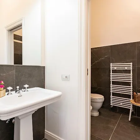 - Brunelleschi Stylish Apartment Florence