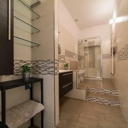 Duallook Apartment