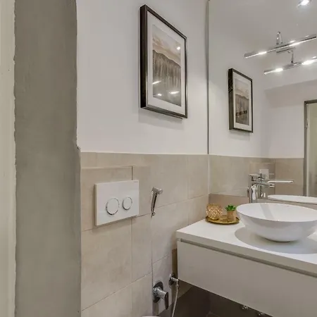 - Terme Chic Apartment Florence