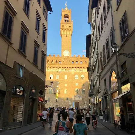 La Musa Di Via Dante Florencia